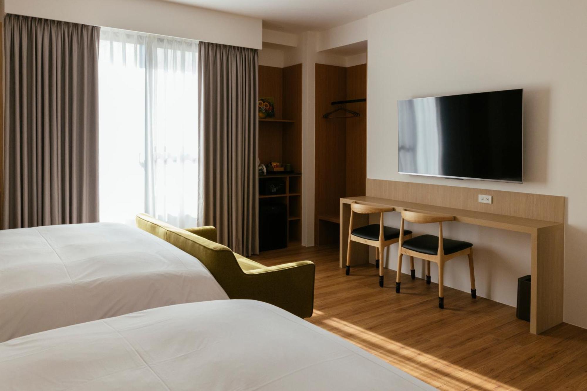 鹹菜巷8號 Hotel Tainan Bagian luar foto