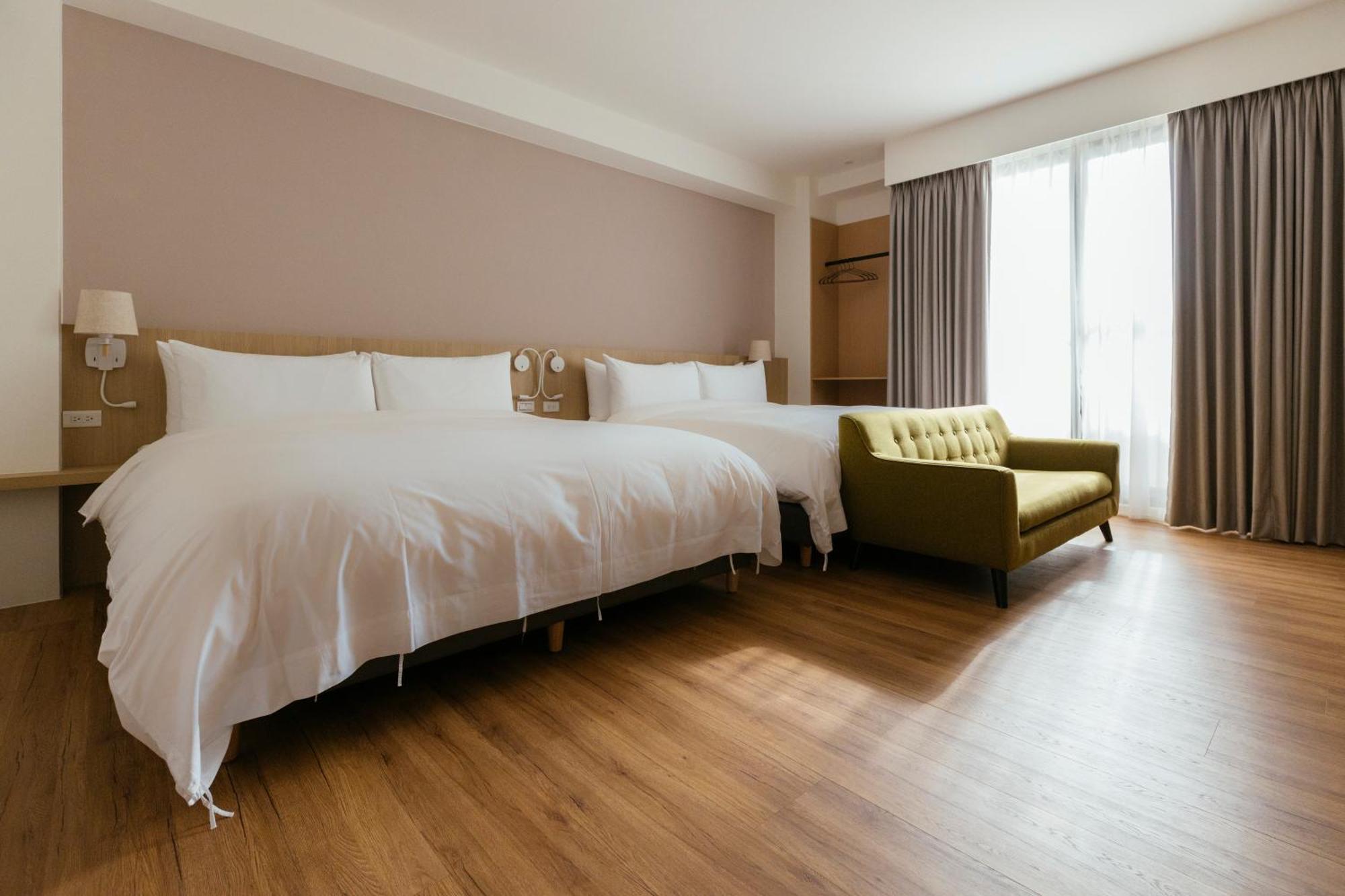 鹹菜巷8號 Hotel Tainan Bagian luar foto