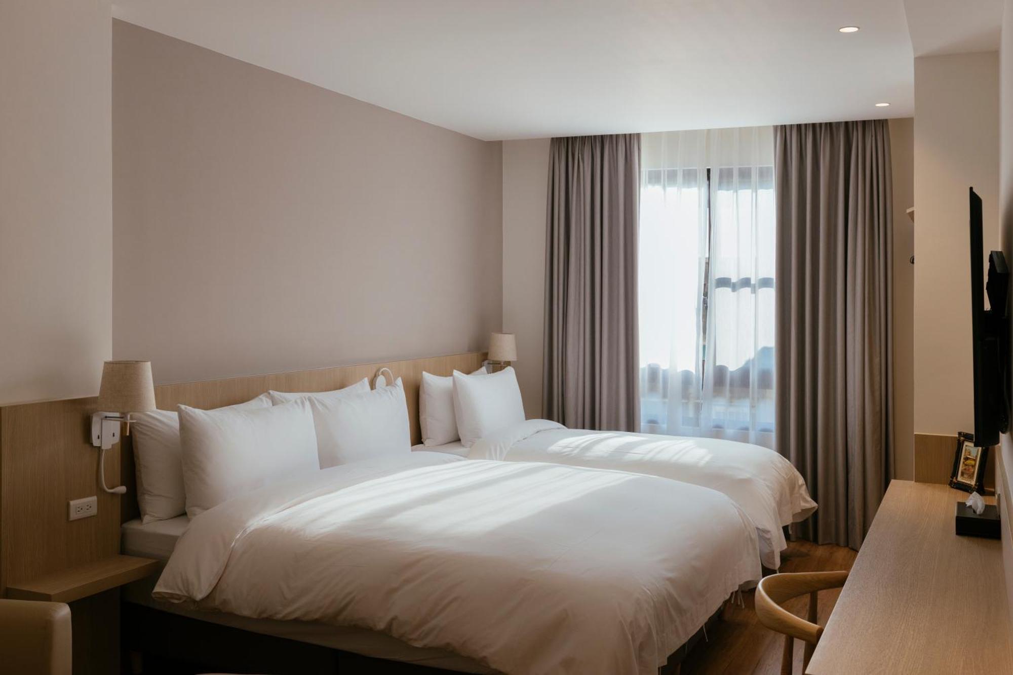 鹹菜巷8號 Hotel Tainan Bagian luar foto