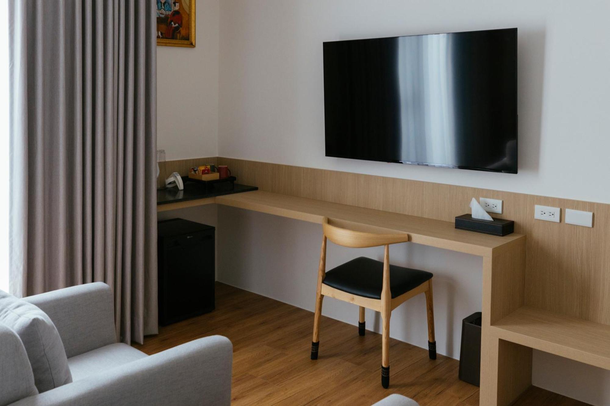 鹹菜巷8號 Hotel Tainan Bagian luar foto