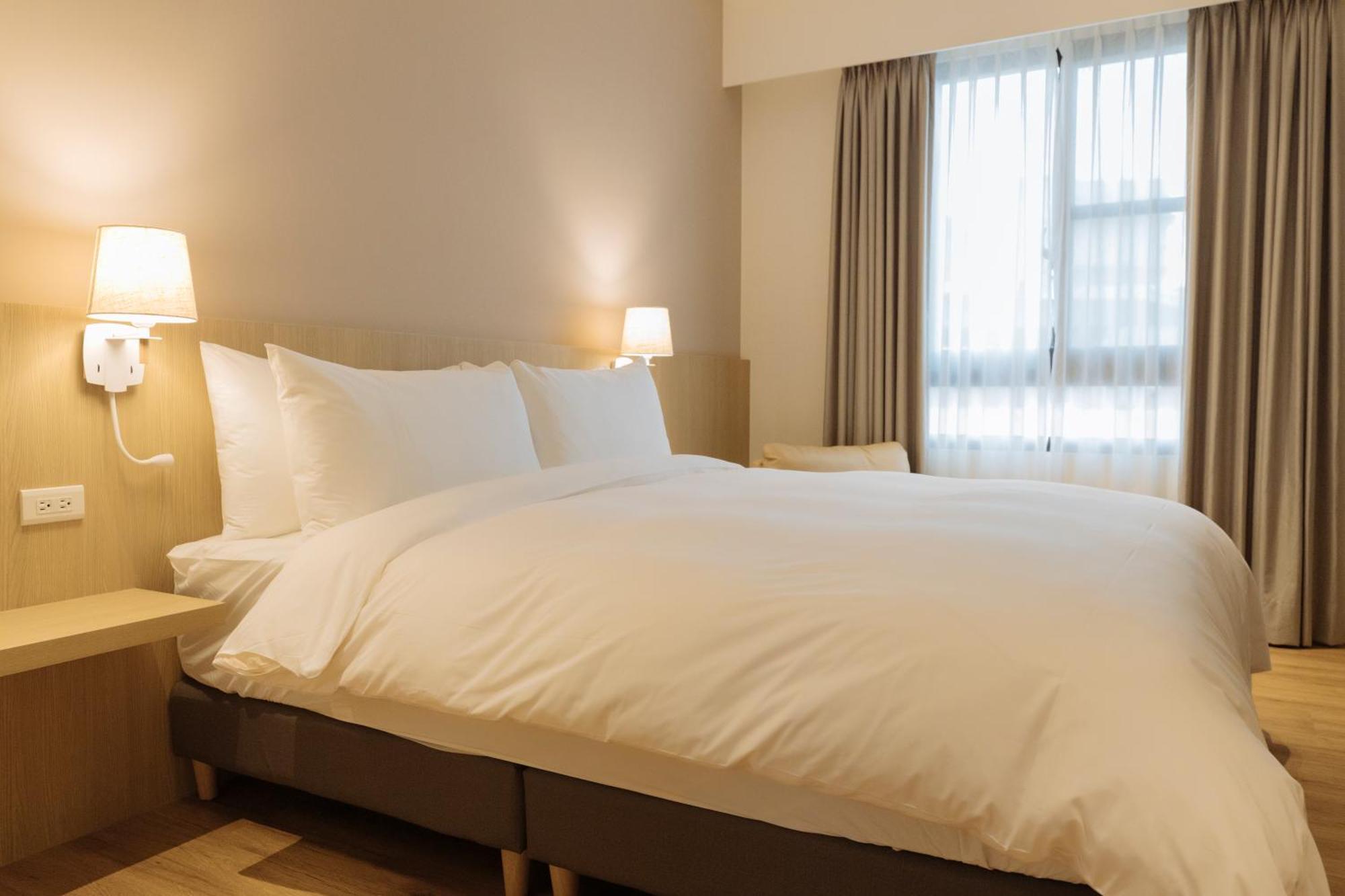 鹹菜巷8號 Hotel Tainan Bagian luar foto