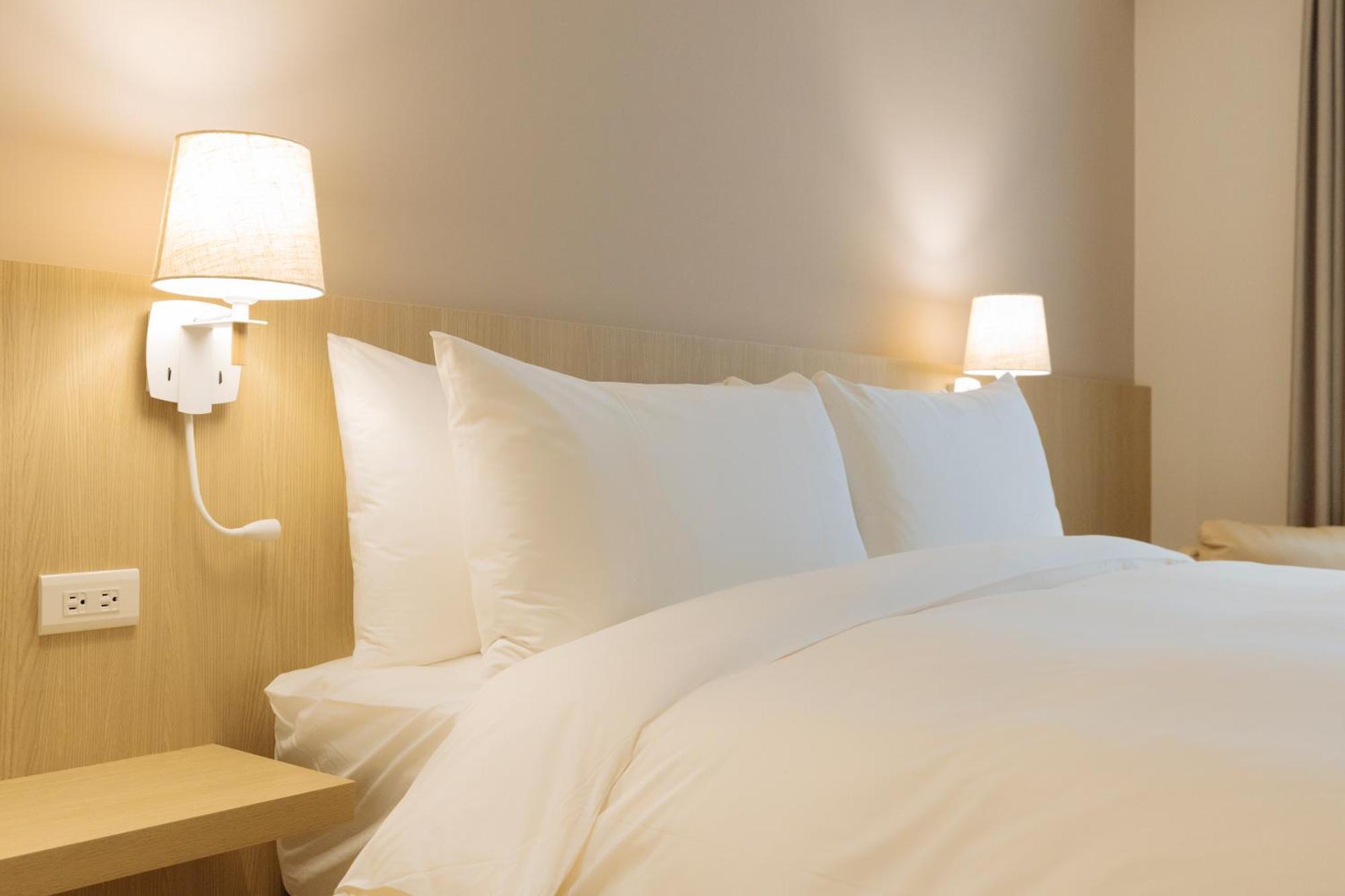 鹹菜巷8號 Hotel Tainan Bagian luar foto