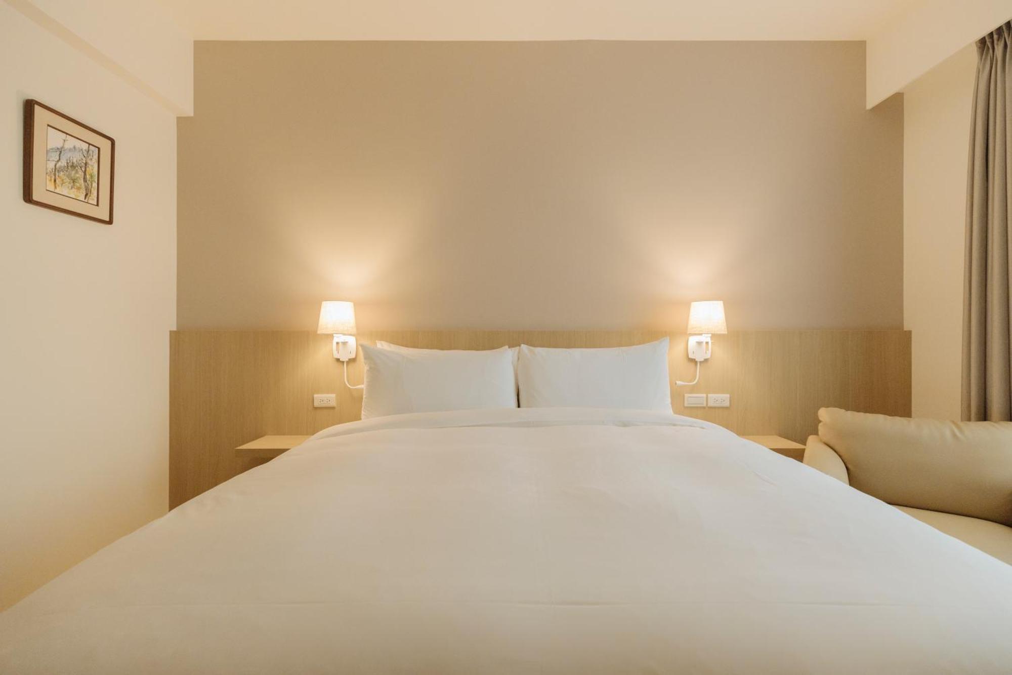 鹹菜巷8號 Hotel Tainan Bagian luar foto