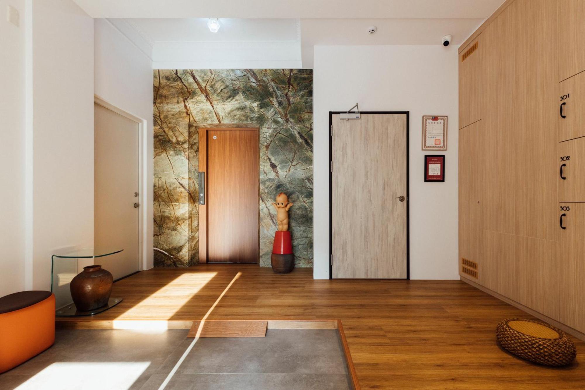 鹹菜巷8號 Hotel Tainan Bagian luar foto